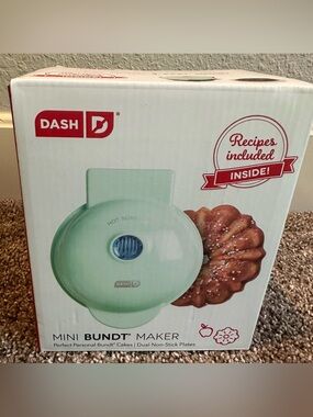 Dash Mini Bundt Maker New